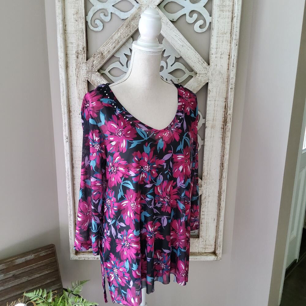 Hearts of Palm Floral V-Neck Tunic Rhinestone Embellished Soft Everyday